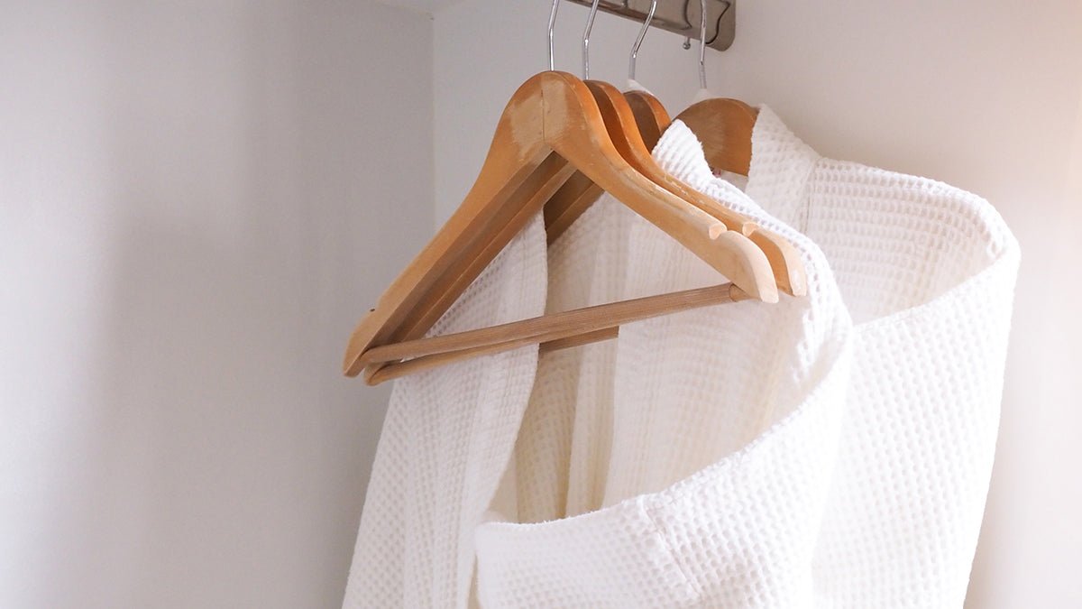 HANGERS & STORAGE