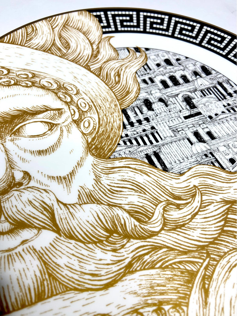 Atlantis Poseidon Plate 1 - Plain Tiger Crockery