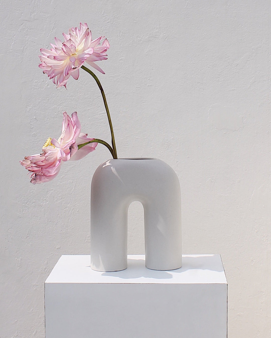 Off - White Zo vase - Plain Tiger Vases & Vessels