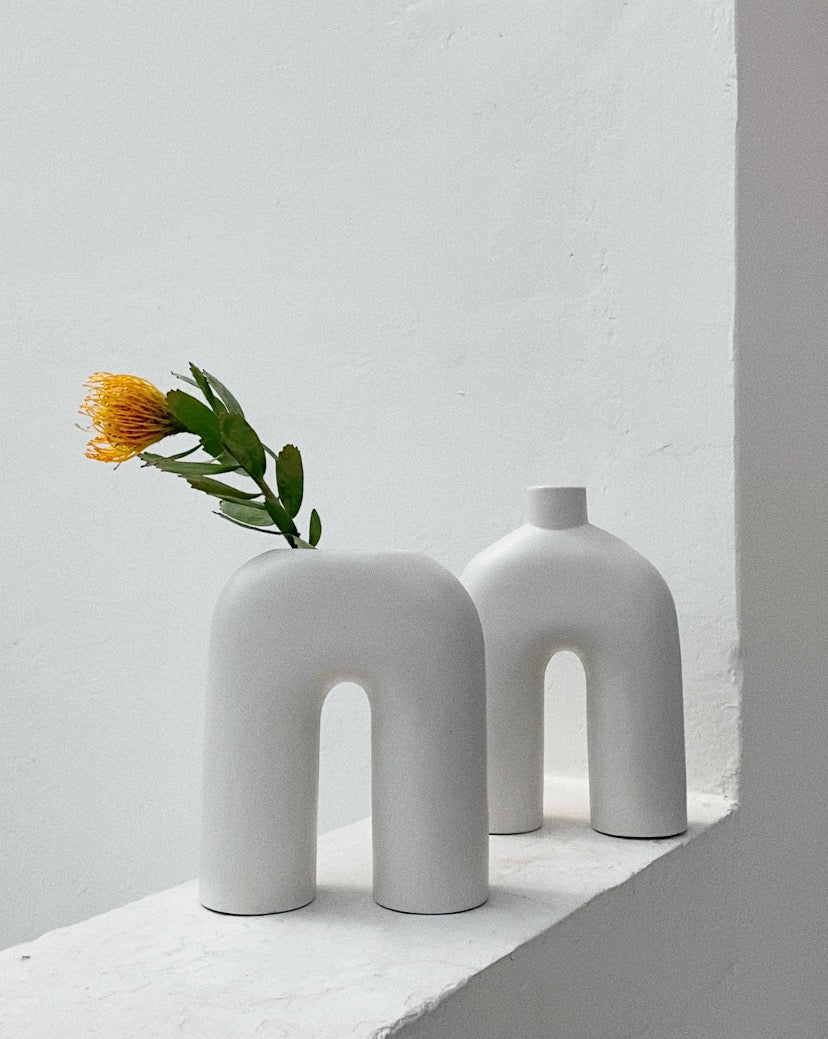 Off - White Zo vase - Plain Tiger Vases & Vessels