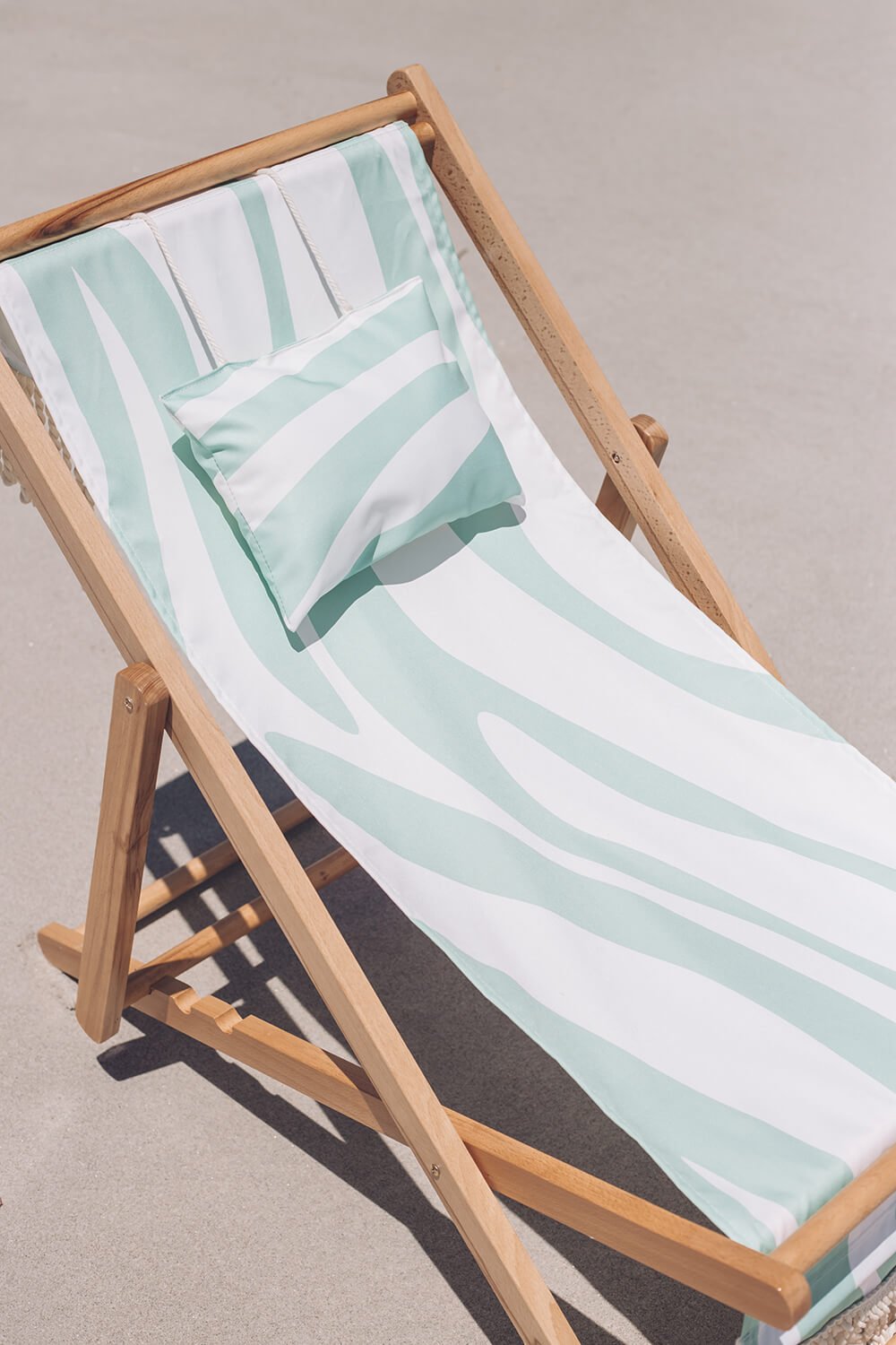 Zebrascape Beach Chair - Plain Tiger Outdoor