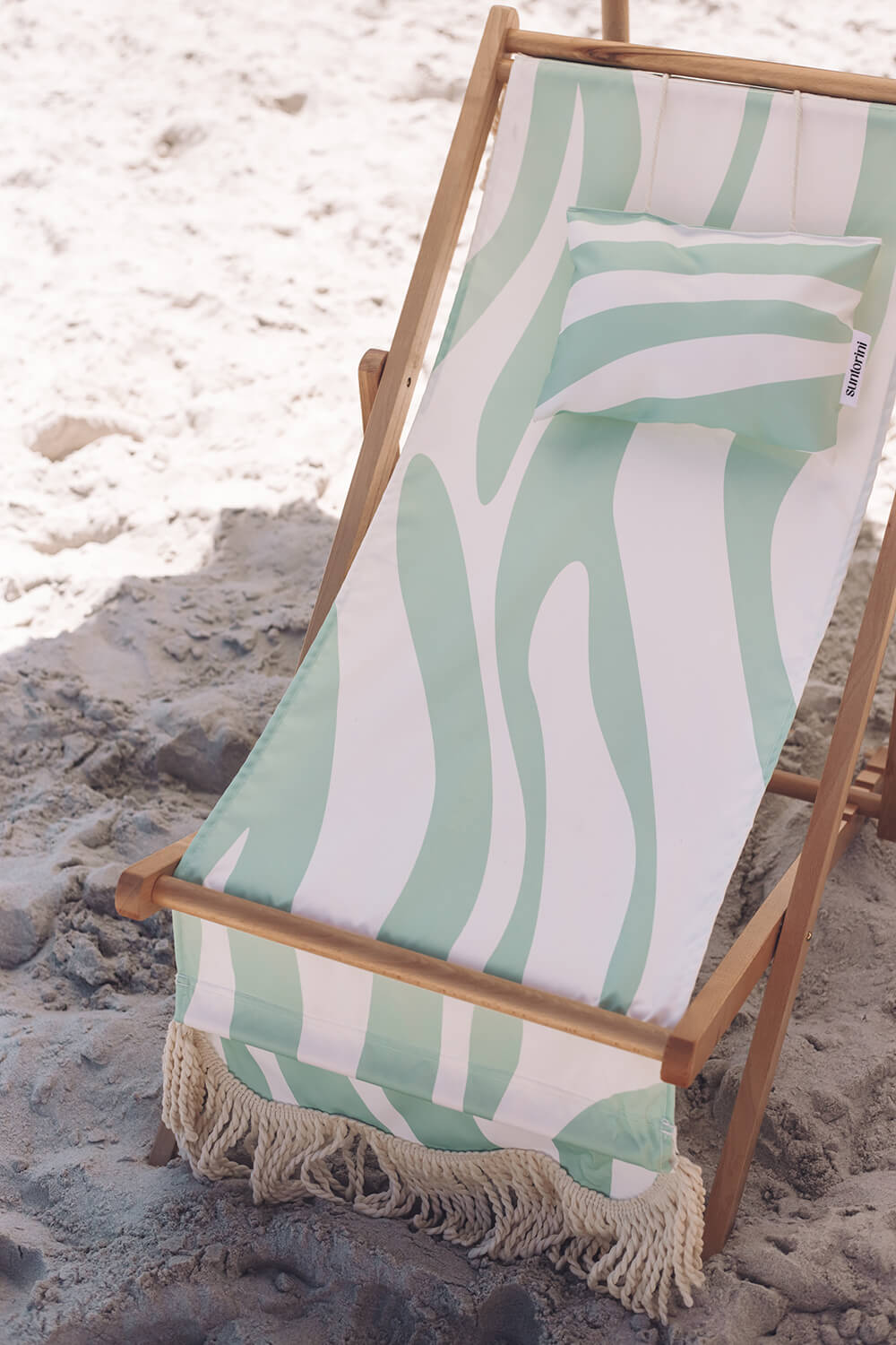 Zebrascape Beach Chair - Plain Tiger Outdoor