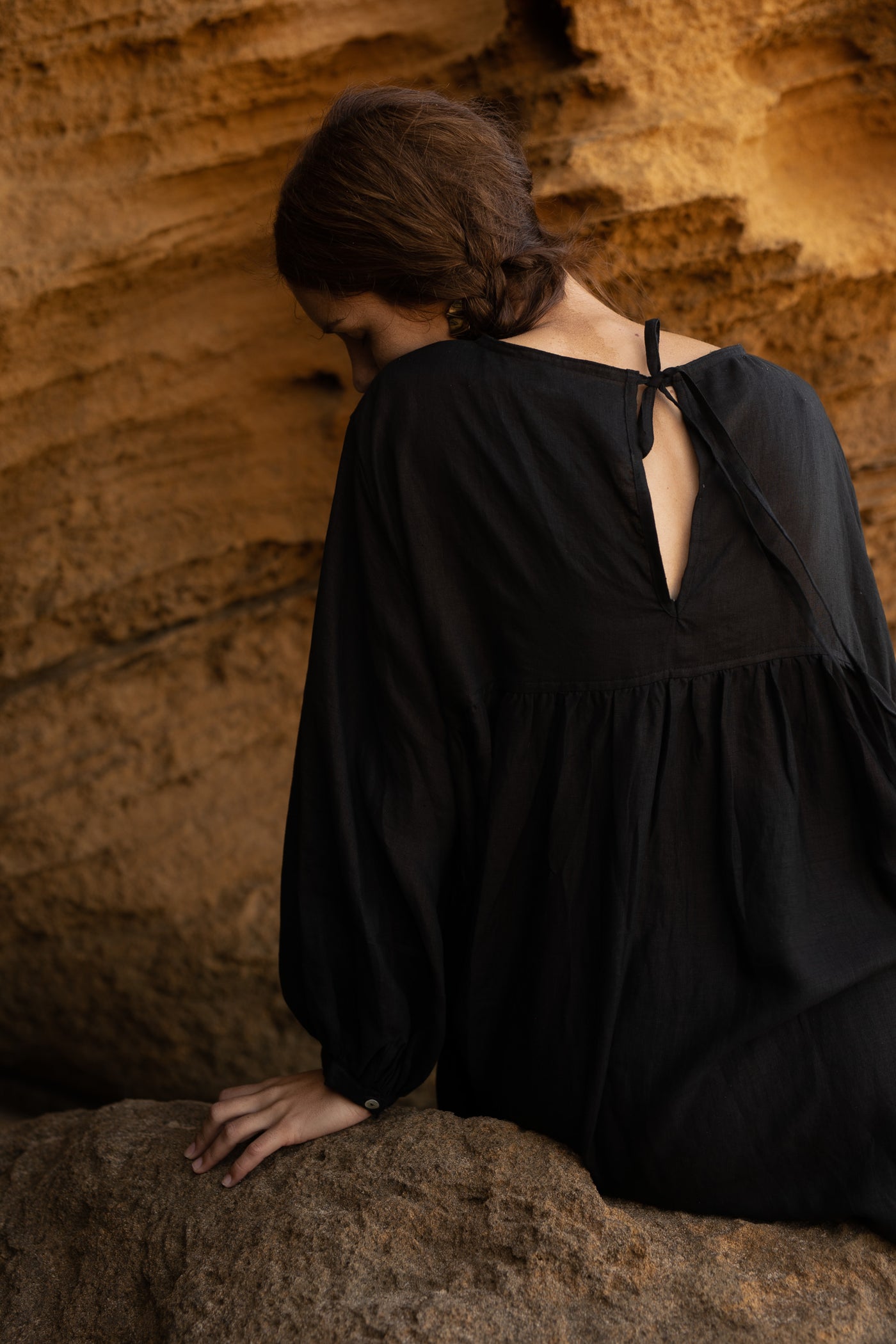 Seisoen Dress in Pure Linen | Noir